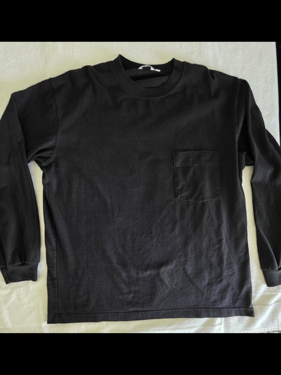 Uniqlo Other - Uniqlo Black Long-Sleeve Pocket Crewneck Tee